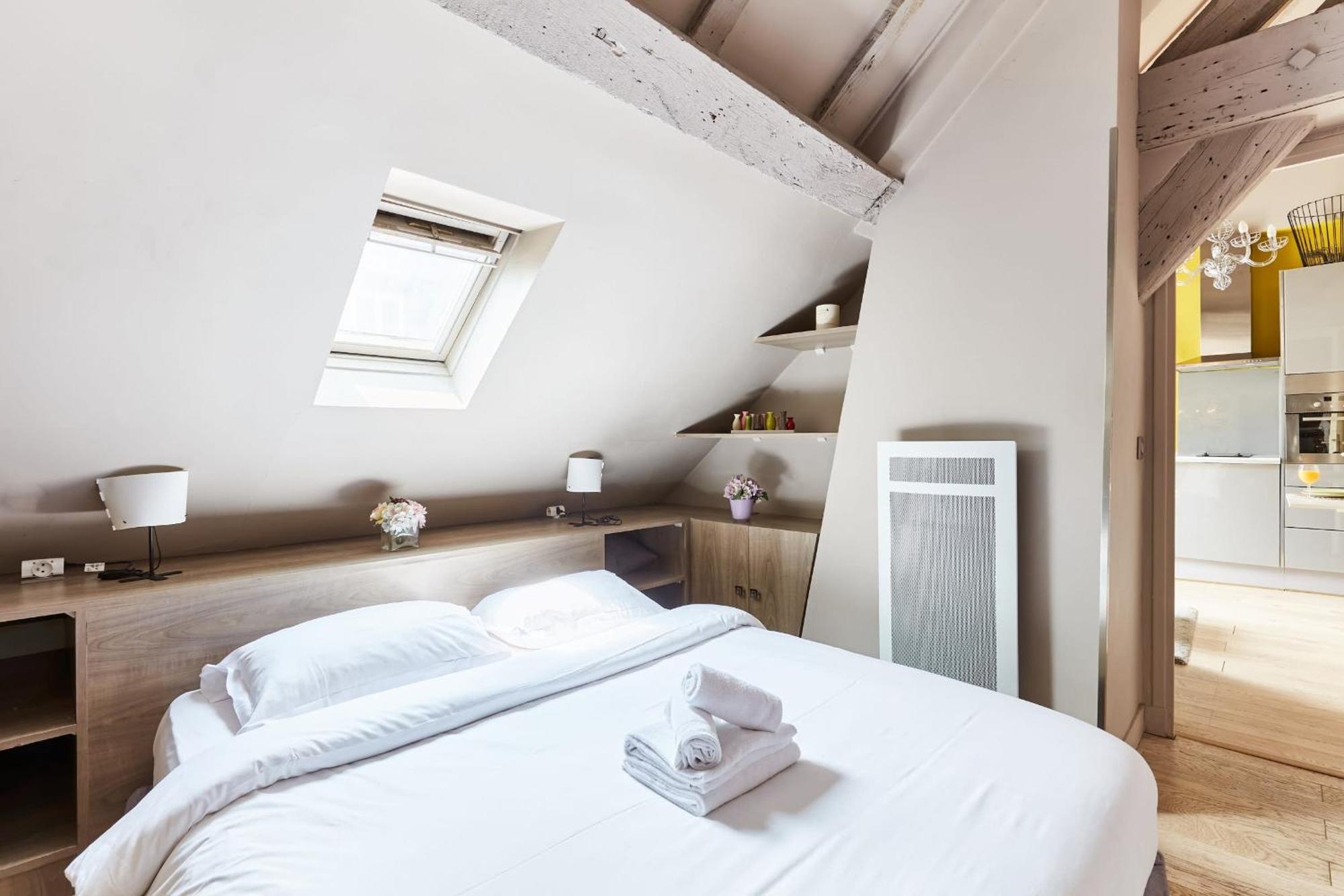 Place Des Vosges - 1Br With Balcony - Cityapartmentstay Paris Extérieur photo